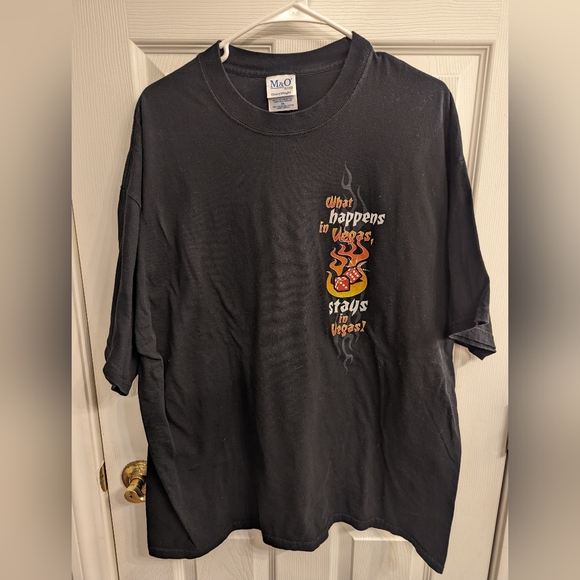 WHAT HAPPENS IN VEGAS STAYS IN VEGAS Adult 2XL BLACK Travel Souvenir T Shirt - Picture 1 of 4